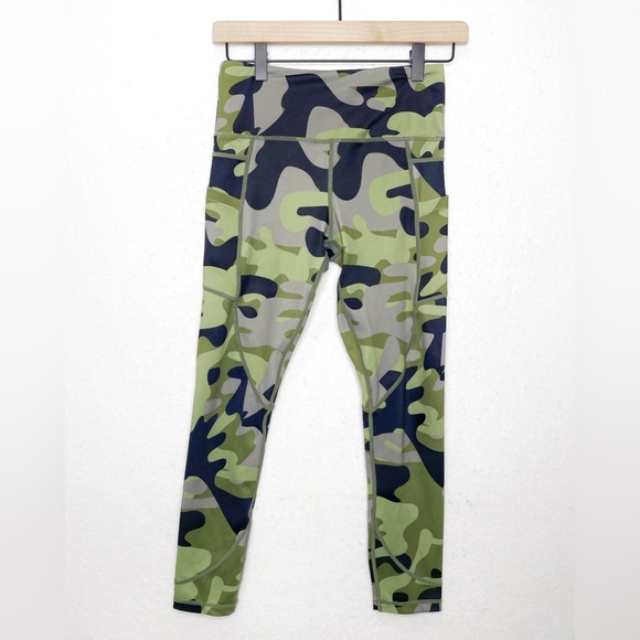 Zyia Active Light N Tight Black Camo Print High Rise 7/8 Tight Leggings Size 4 - Picture 3 of 7